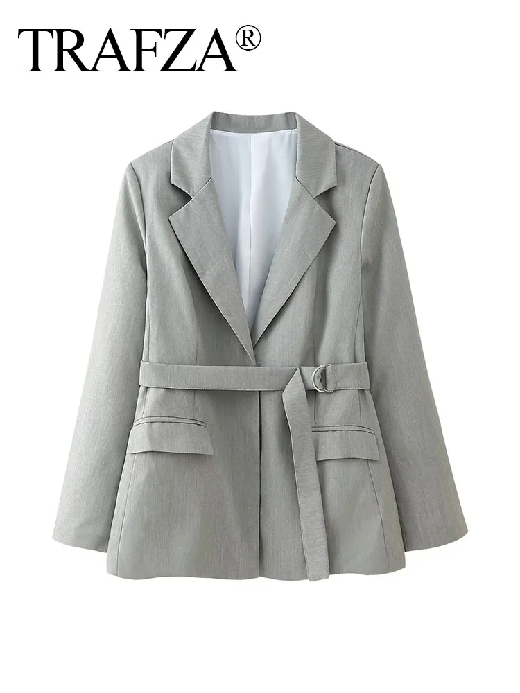 Женское осеннее пальто с отложным воротником и поясом карманами