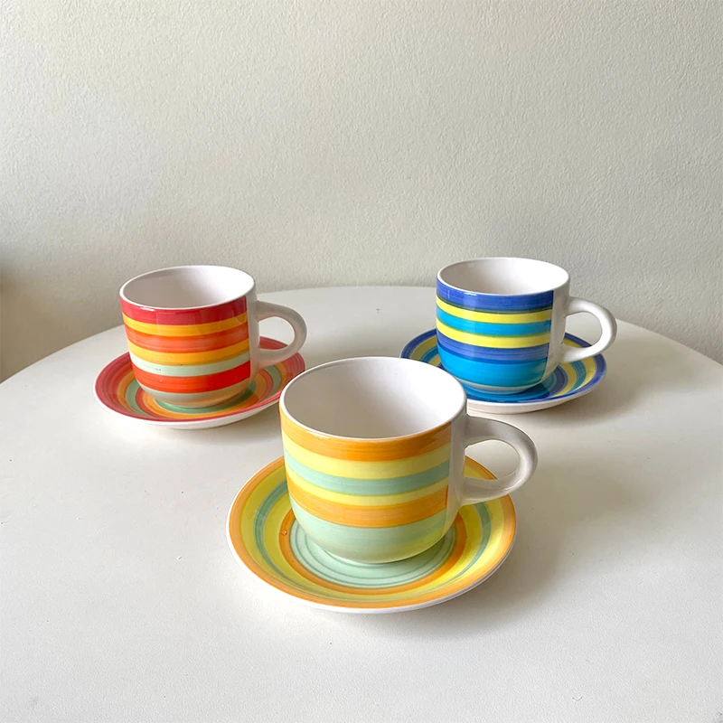 Набор разноцветных тарелок для молока в полоску 350 мл
