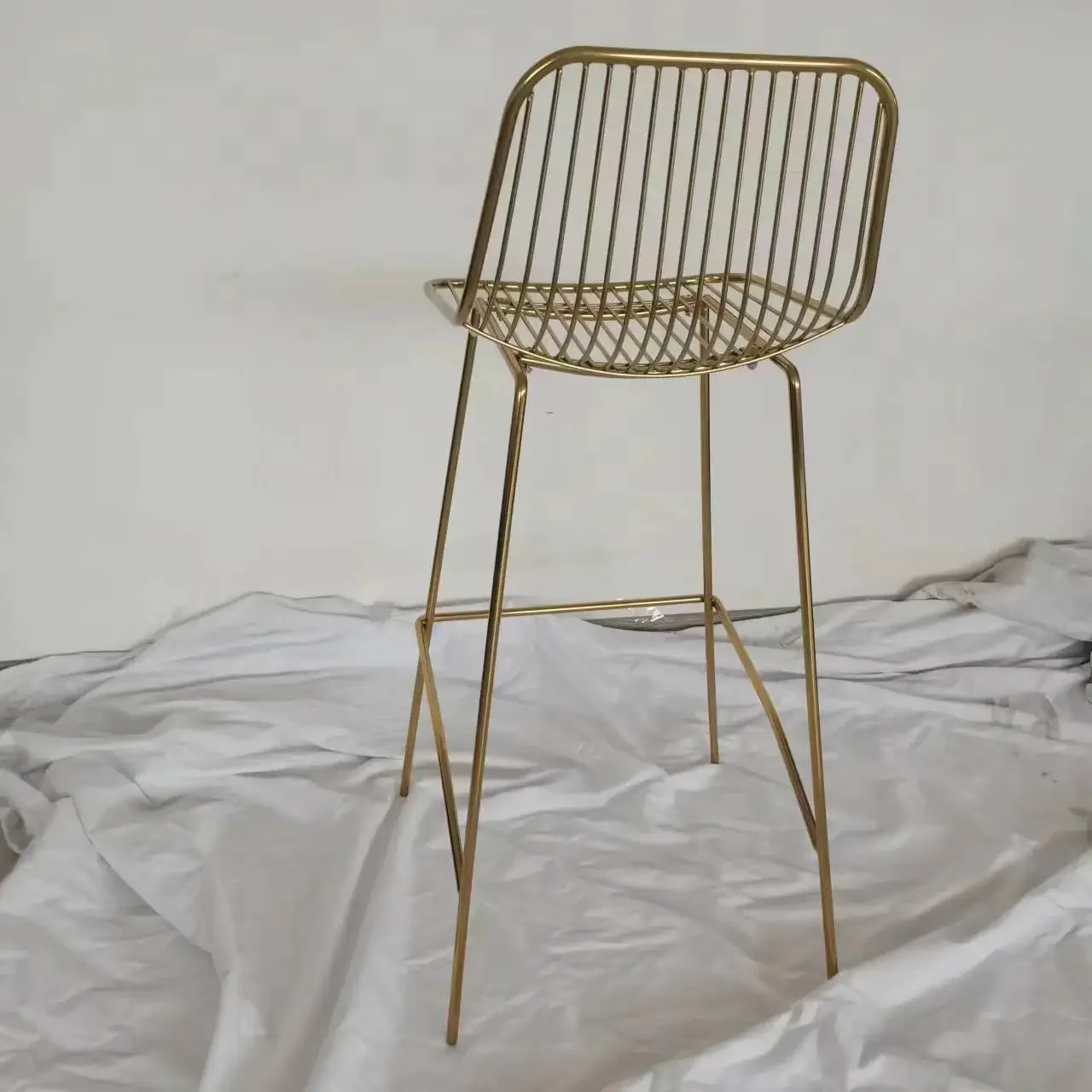 Хорошая цена оптовая продажа современный металлический барный стул золотого