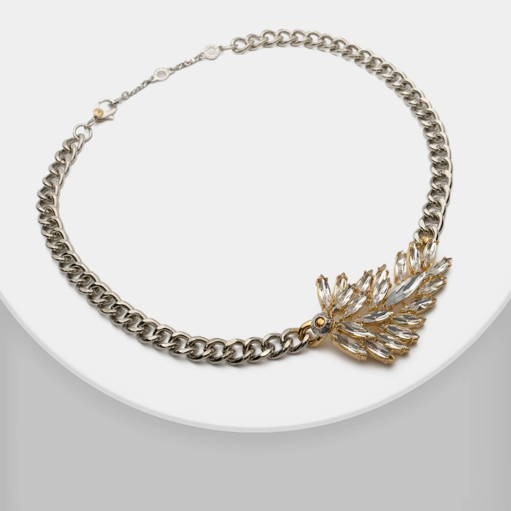 

Amorita boutique feather design fashion necklace