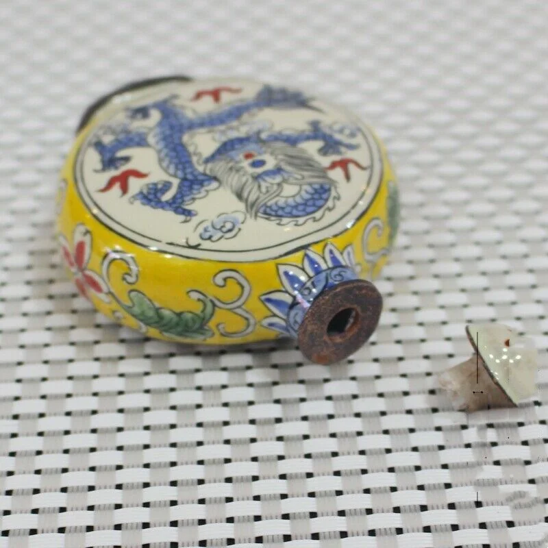 Китайская старинная разноцветная эмалированная бутылка для табака дракона с