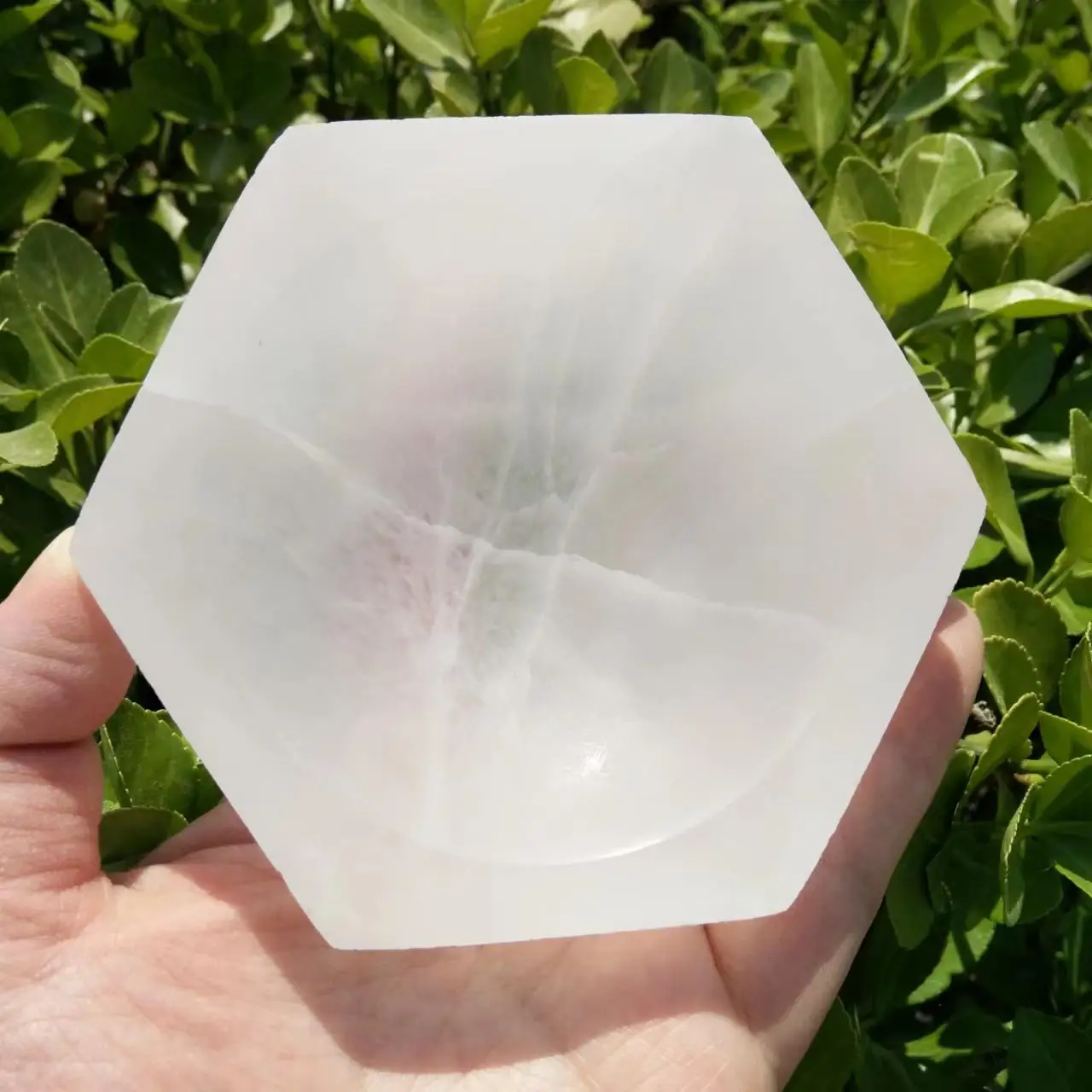 

10cm Natural selenite Ashtray Natural Quartz Handicraft White Gypsum Selenite hexagonal Healing Crystal Bowl 1pcs