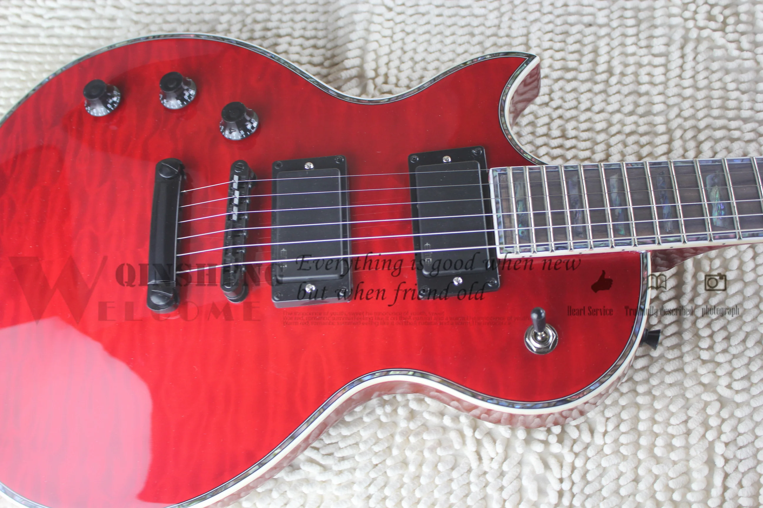 Классическая электрическая гитара DEL, Левая гитара, облицовка с красным корпусом и облаком, разноцветная обвязка корпуса, Черный мост, чехол...