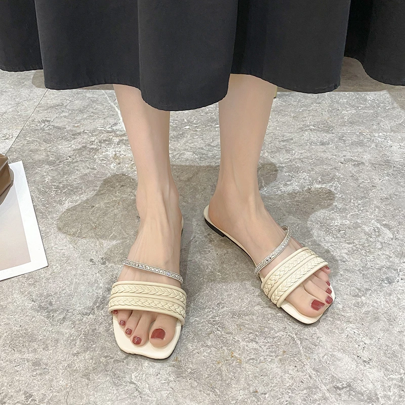 

Ladies Slippers New Summer Fashion Rhinestone Flat Slippers Outer Wear Casual Seaside Beach Flip-Flops Plus Size 42 Women Shoes