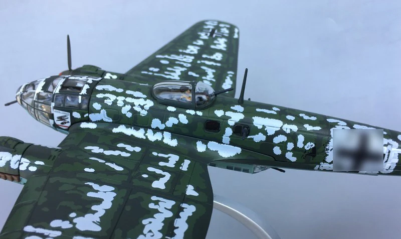 Коллекционная модель бомбардировщика He111 Fine 1/72