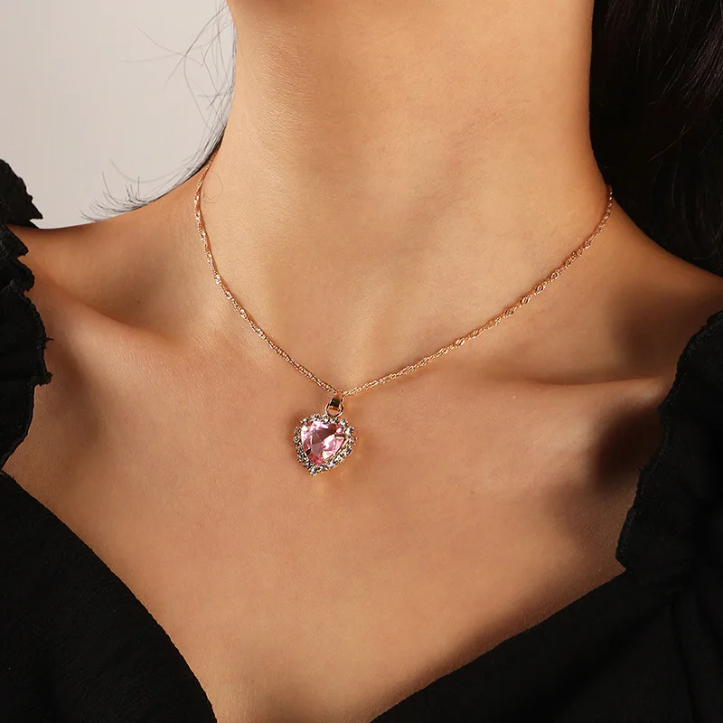 

New 2022 Inlaid Brick Necklace for Women Girls Retro Heart Pendant Clavicle Chain Fashion Korean Necklaces Jewelry Party Gifts