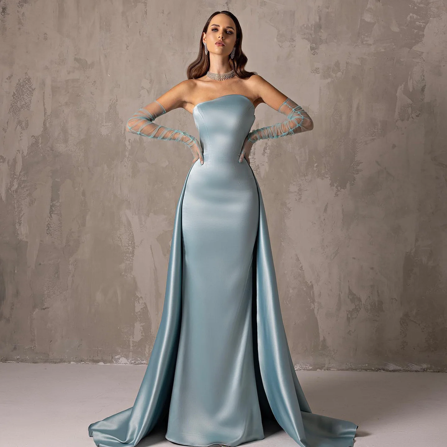 Элегантное синее вечернее платье русалки без бретелек Sharon Said в Дубае с верхней