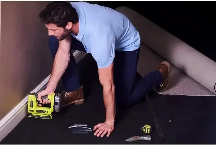 Аккумуляторный компрессионный привод Ryobi 18 Вт ONE+ 3/8 дюйма. Степлер Crown (только