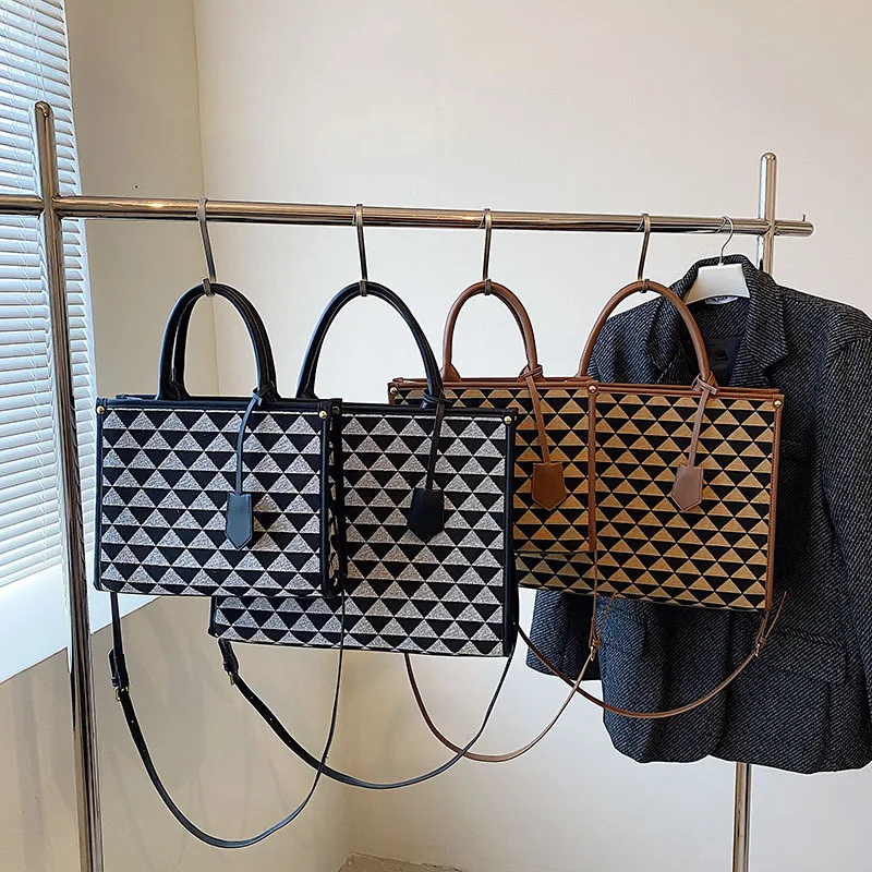 Ringer large-capacity women's bags 2023 newbags autumn magnanimous handbag crossbody bag hundred shoulder armpit bag