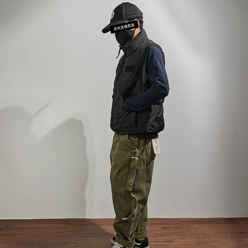 Down vest men wear stand collar casual black multi-pocket fashion warm coat in autumn and winter.