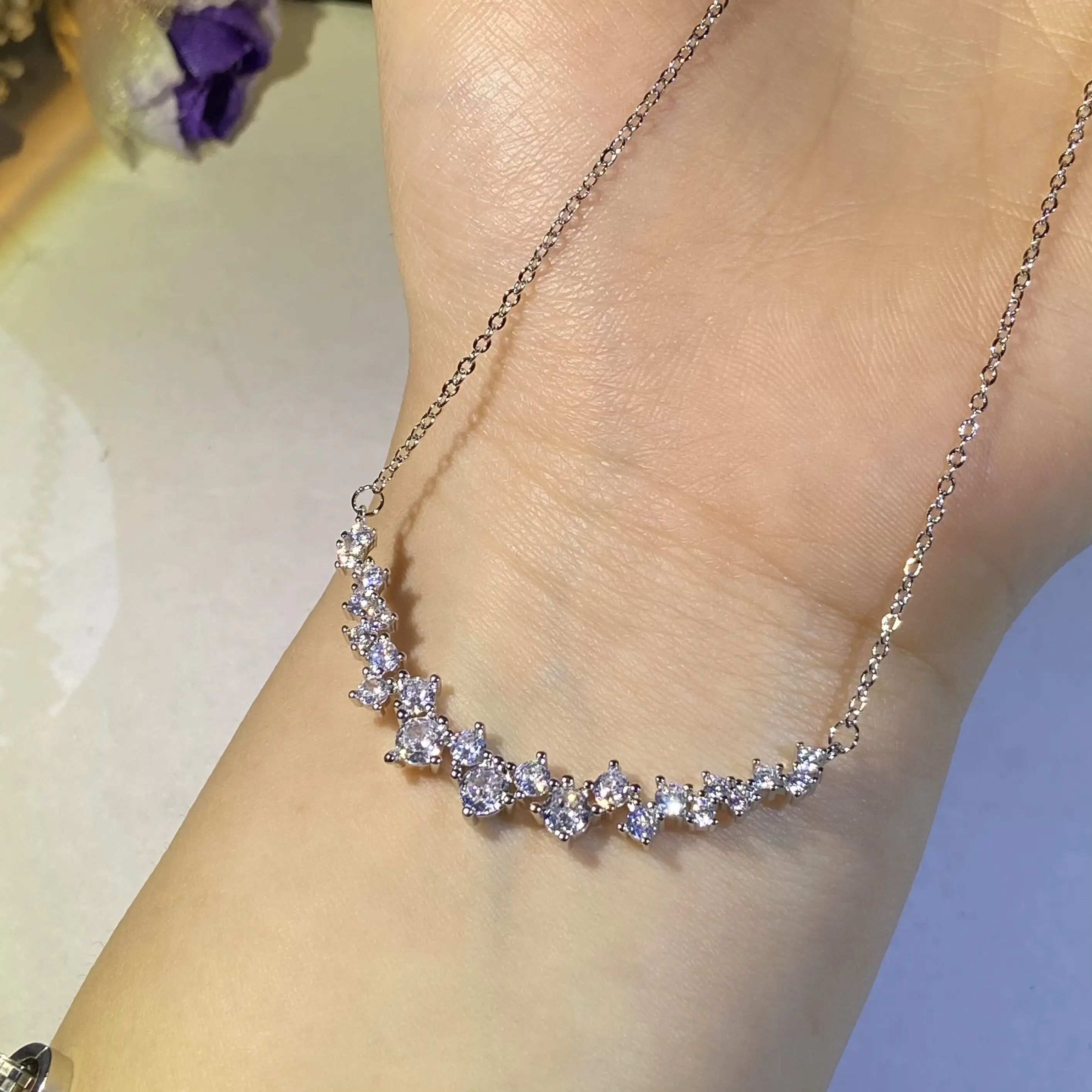 

2022 New Exquisite Round Pendant Necklaces for Wome Color on the Neck Choker Anniversary Gift Jewelry Bulk Sell