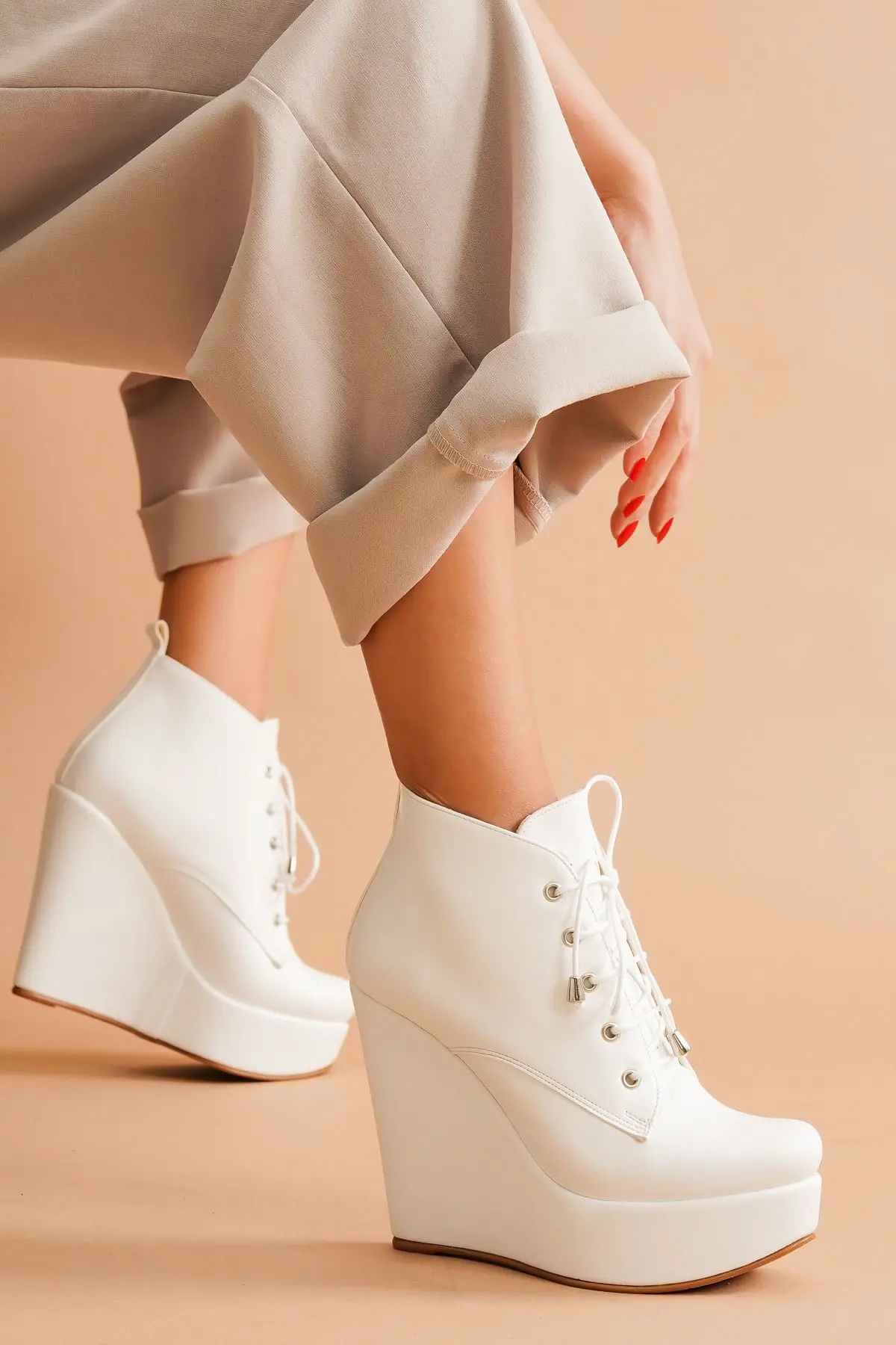 

Women's Fashion Lady Laced elephants Heels Boots