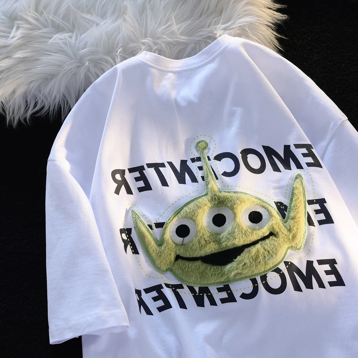 

American Vintage Cartoon Alien Flocked Short Sleeve T-shirt Women's Summer 2023 New Embroidered Couple Half Sleeve Cartoon Top
