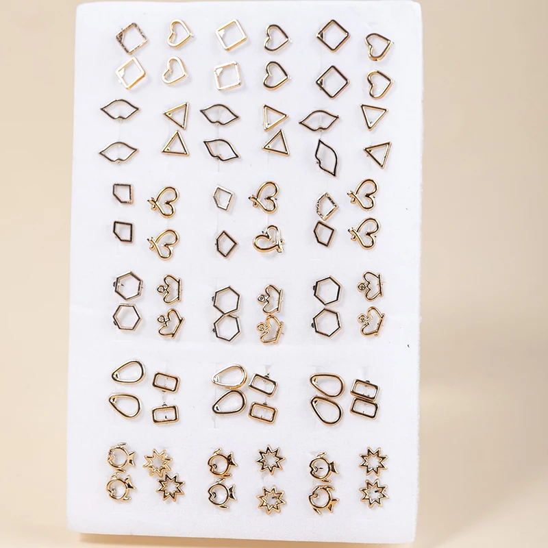 Серьги-гвоздики женские с жемчугом комплект небольших геометрических