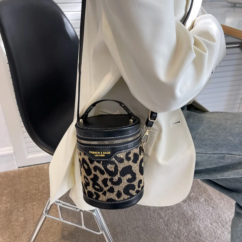 Spring foreign style leopard bag female 2022 new trend niche versatile Messenger Bag Fashion portable cylinder bag