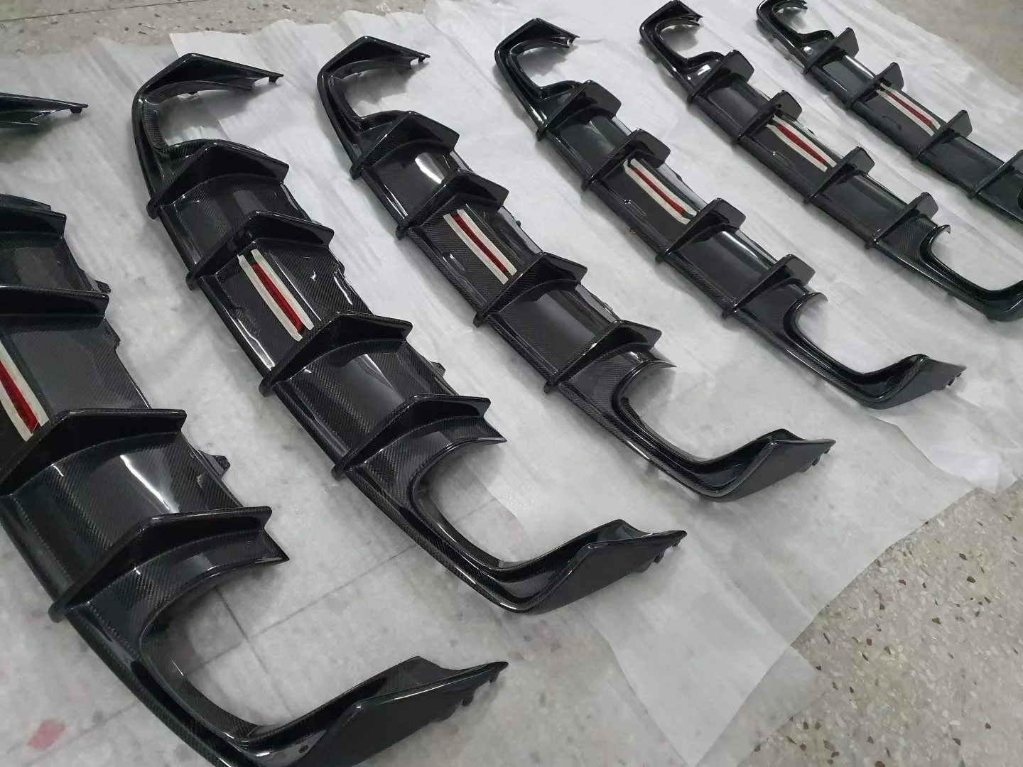 аксессуары для автоНастоящий диффузор заднего бампера из углеродного волокна