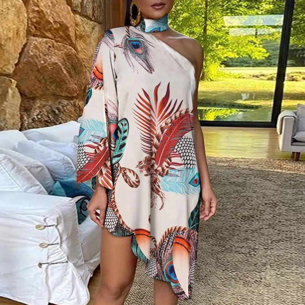 

Женское летнее платье с оборками, асимметричное платье на одно плечо с принтом павлинов и воротником-чокером, модель 2021 года