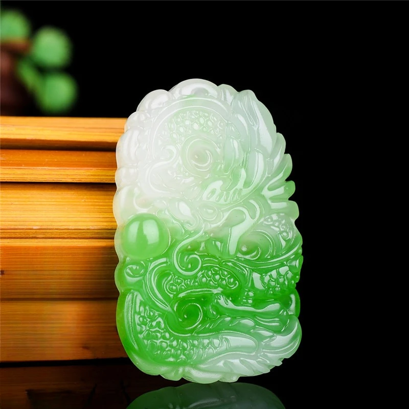 

Emerald Green Zodiac Dragon Pendant White and Green Two-color Men's and Women's Dragon Play Pearl Popular Pendant