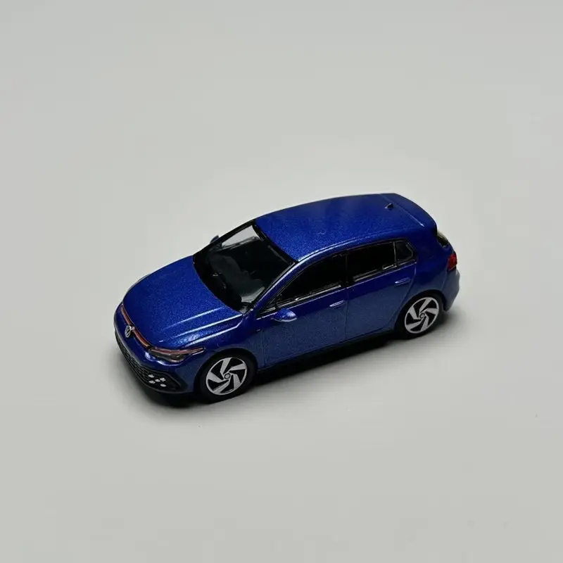Фото Масштабная модель спортивного автомобиля Golf R GTI MK8 1:64, литая под давлением, из металла, для гонок на треке, миниатюрная, детская игрушка, подарок №4