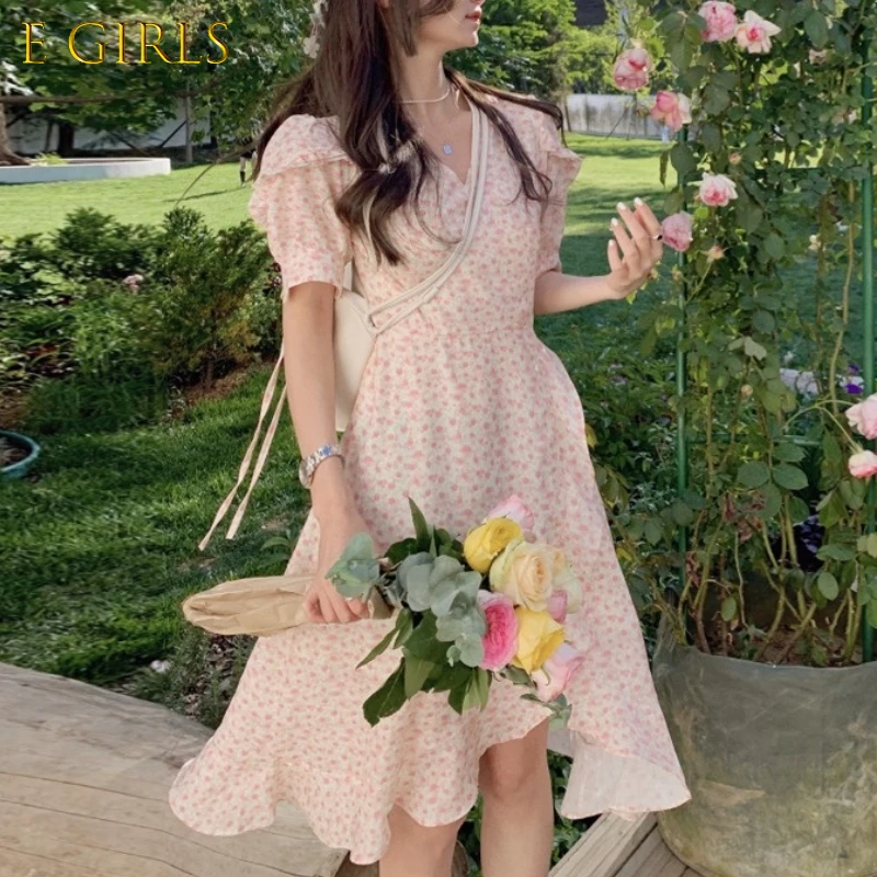 

Платье женское средней длины с коротким рукавом и цветочным принтом