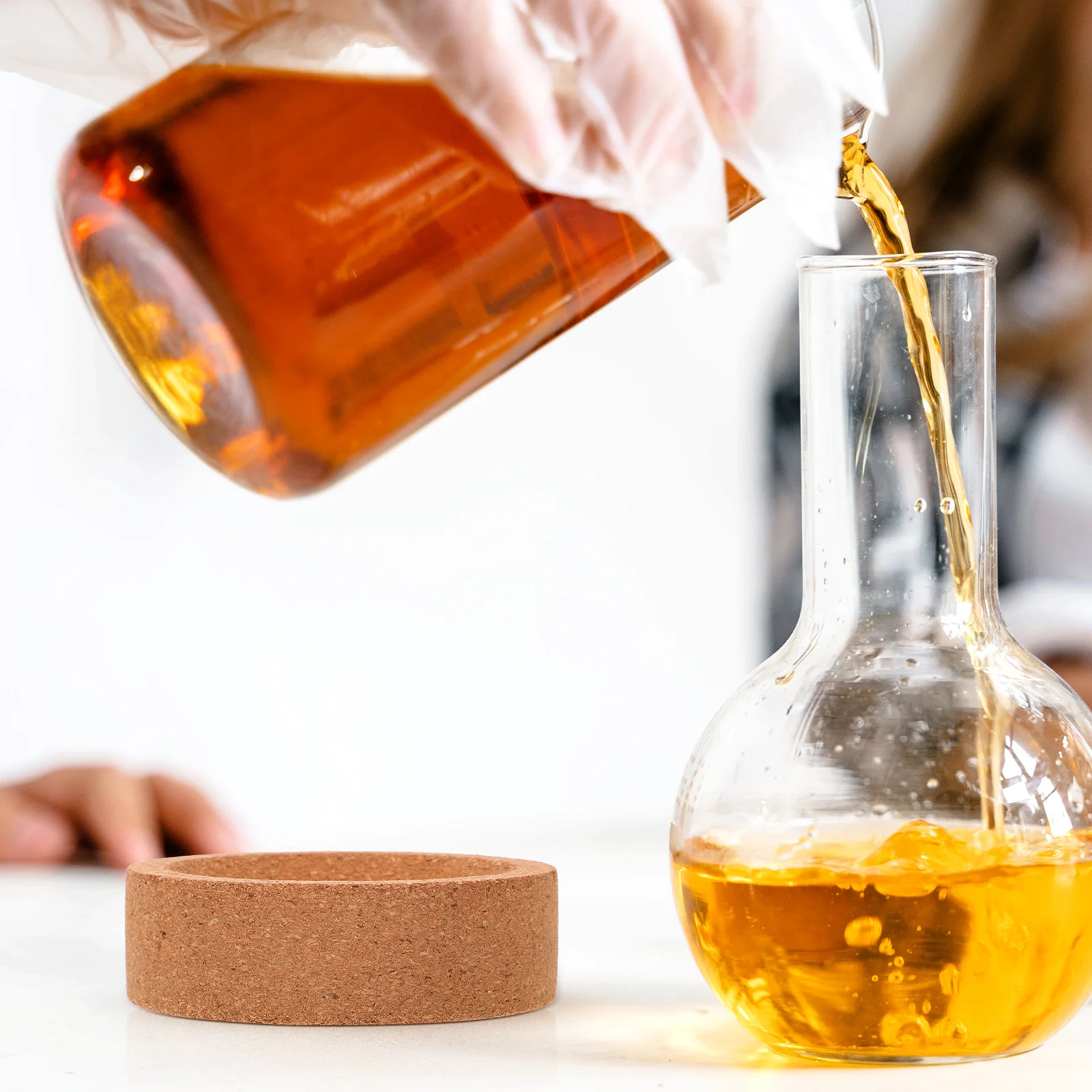 Ваза прозрачная с узким горлышком. Как отмыть графин. Налет на графине. Westwing посуда. Чем отмыть белый налет на стекле.