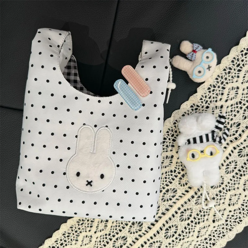 Фото Новая черно-белая сумка в горошек Miffy, простая легкая сумка для обеда, портативная сумка для хранения косметики с мультяшным рисунком, подарок на день рождения другу №1