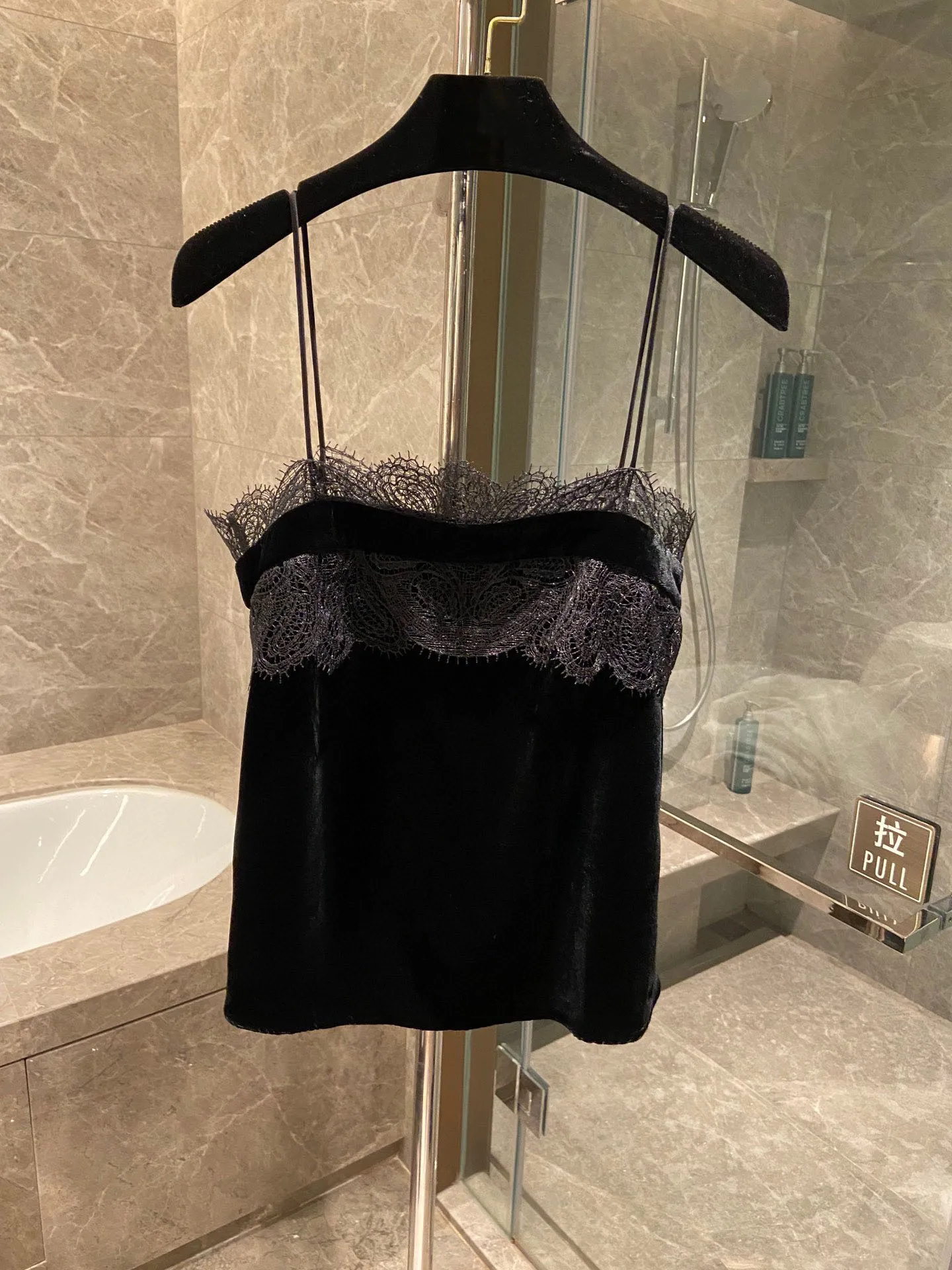 

Женская одежда из шелка и бархата, на тонких бретельках, с асимметричным кружевом, модель 2023 на лето и осень, 0824