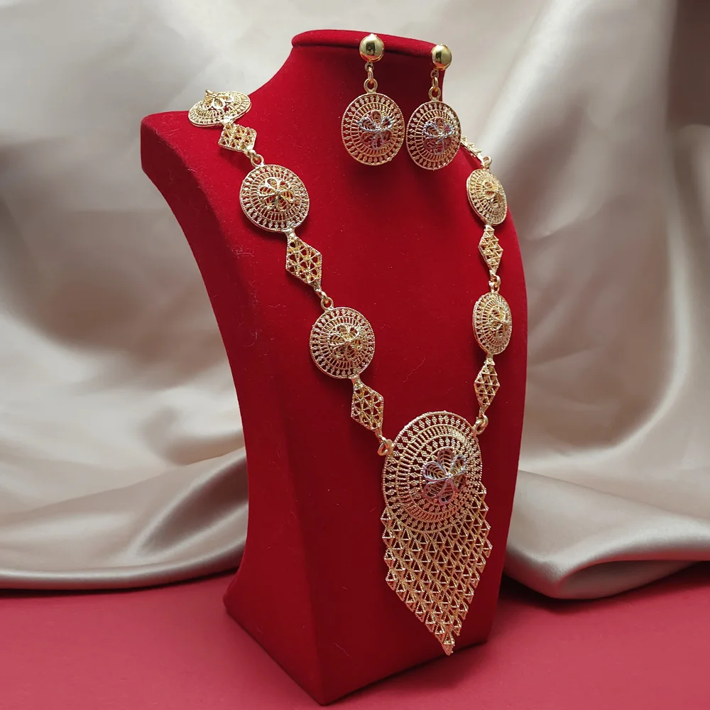 

Комплект из колье, серёг, кольца и браслета, с покрытием 24-каратным золотом