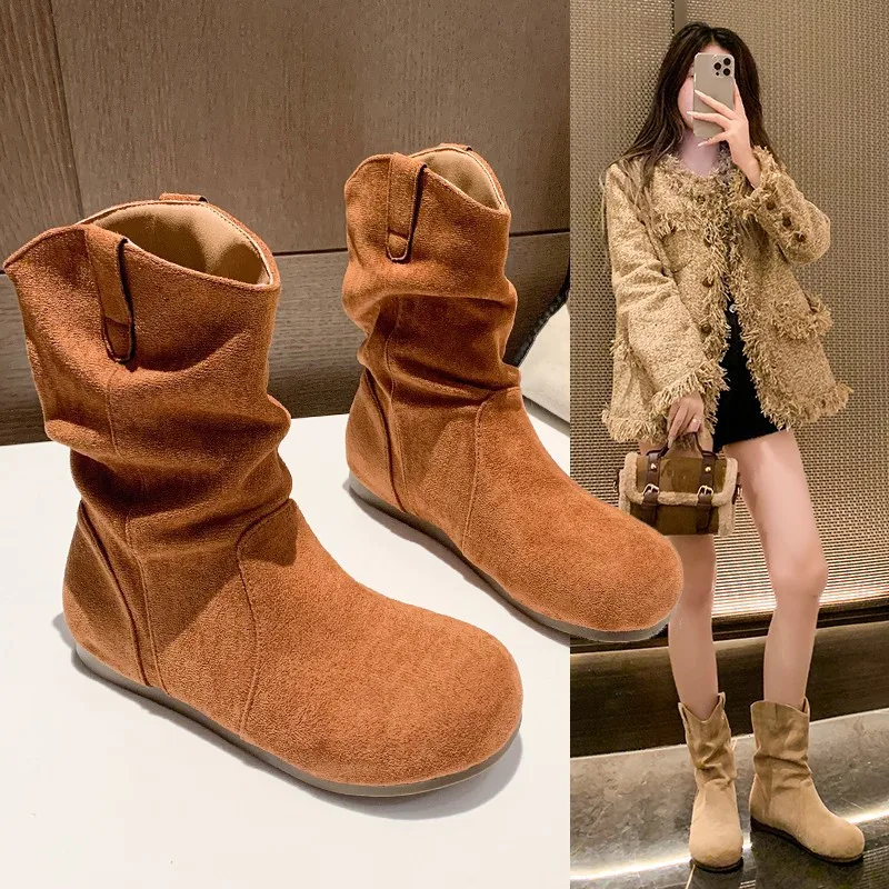 Брендовая женская обувь. Белые ботильоны. Сапоги на плоском каблуке. Женская мода