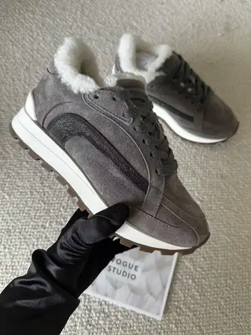 Повседневные зимние кроссовки из натуральной кожи с подкладкой из овечьей овчины.