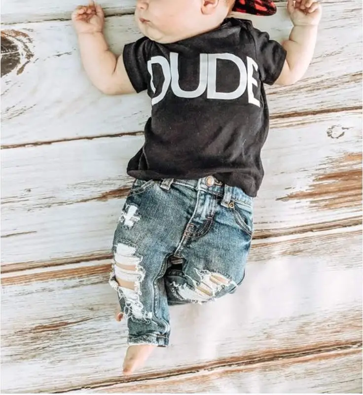 

Летний комплект для маленьких мальчиков Blotona из 2 предметов, футболка с коротким рукавом и буквенным принтом + рваные джинсовые брюки с эласт...