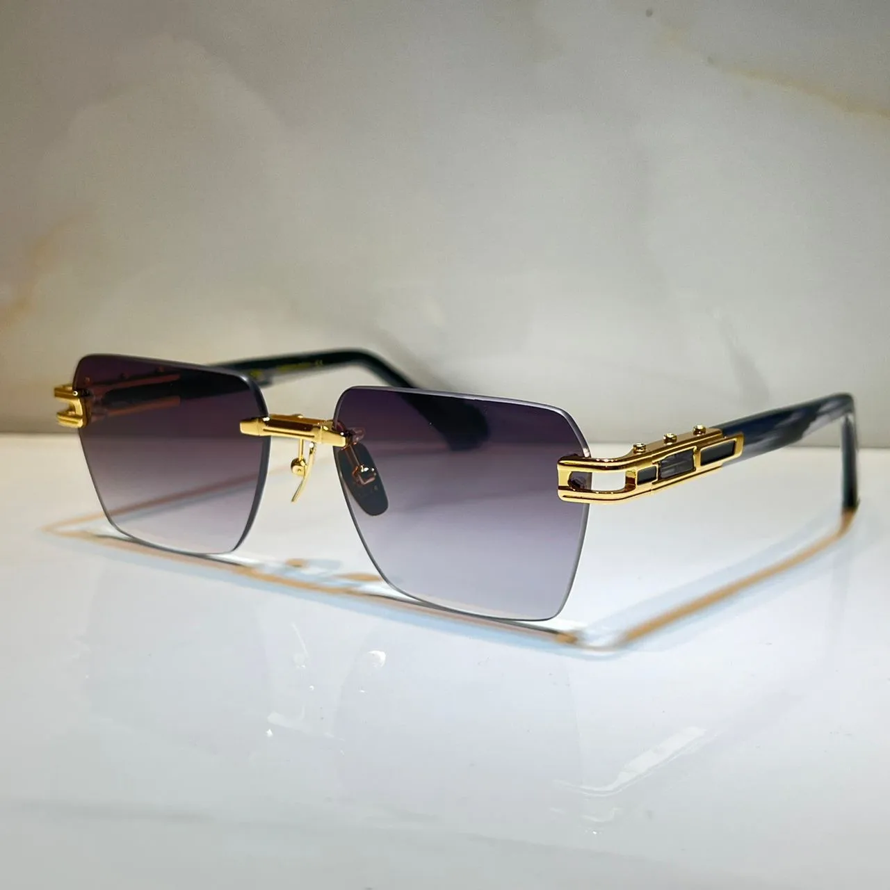 

Sunglasses For Women and Men Summer META-EVO TWO DTS-147 Style Anti-Ultraviolet Retro Plate Square Frameless Glasses Random Box