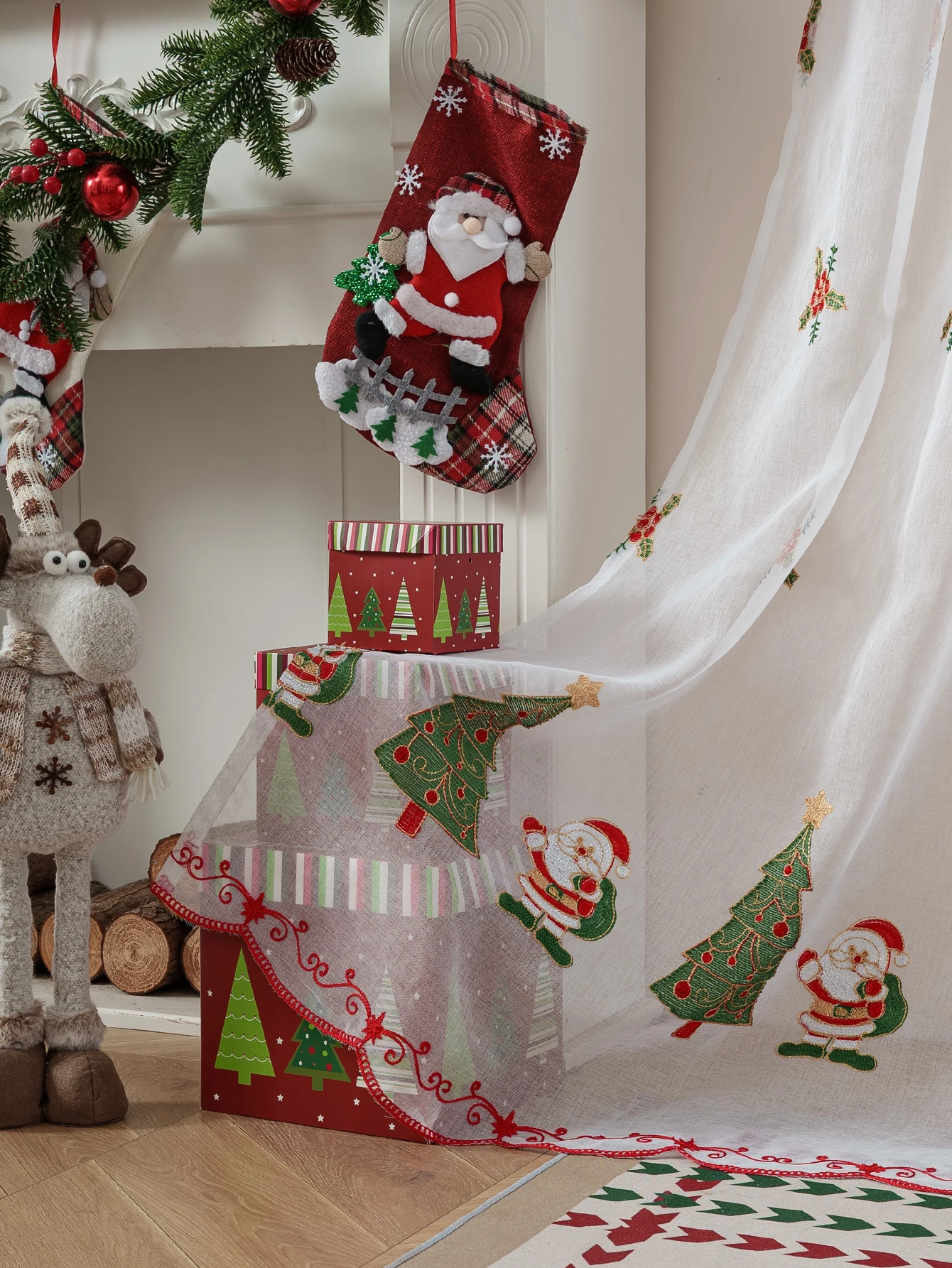 

Прозрачная рождественская занавеска с вышивкой Санта-Клауса