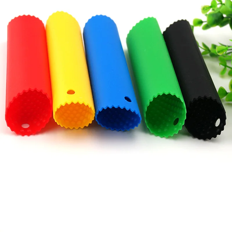 

Magic Silicone Garlic Peeler Useful Kitchen Tools Color Random Non-toxic Safety Gadget Garlic Stripper Tube Peeling dropshipping