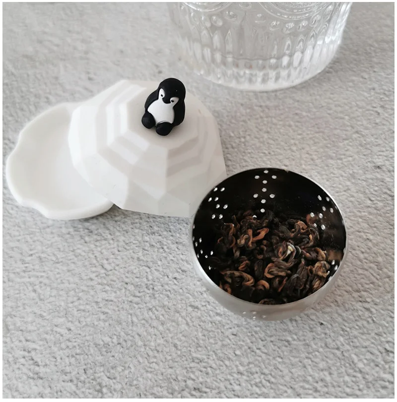 

1 Pcs Home Creative Tea Strainers Stainless Steel Tea Leak Lovely Floating Penguin Polar Bear Tea Filter Small Size Tea Infusers