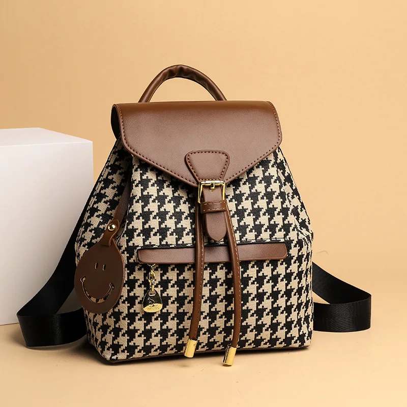 

2023 Spring/Summer Fashion Checker Backpack Tide Commuter Large Capacity Simple Women's Backpack Backpack Girls' Bag