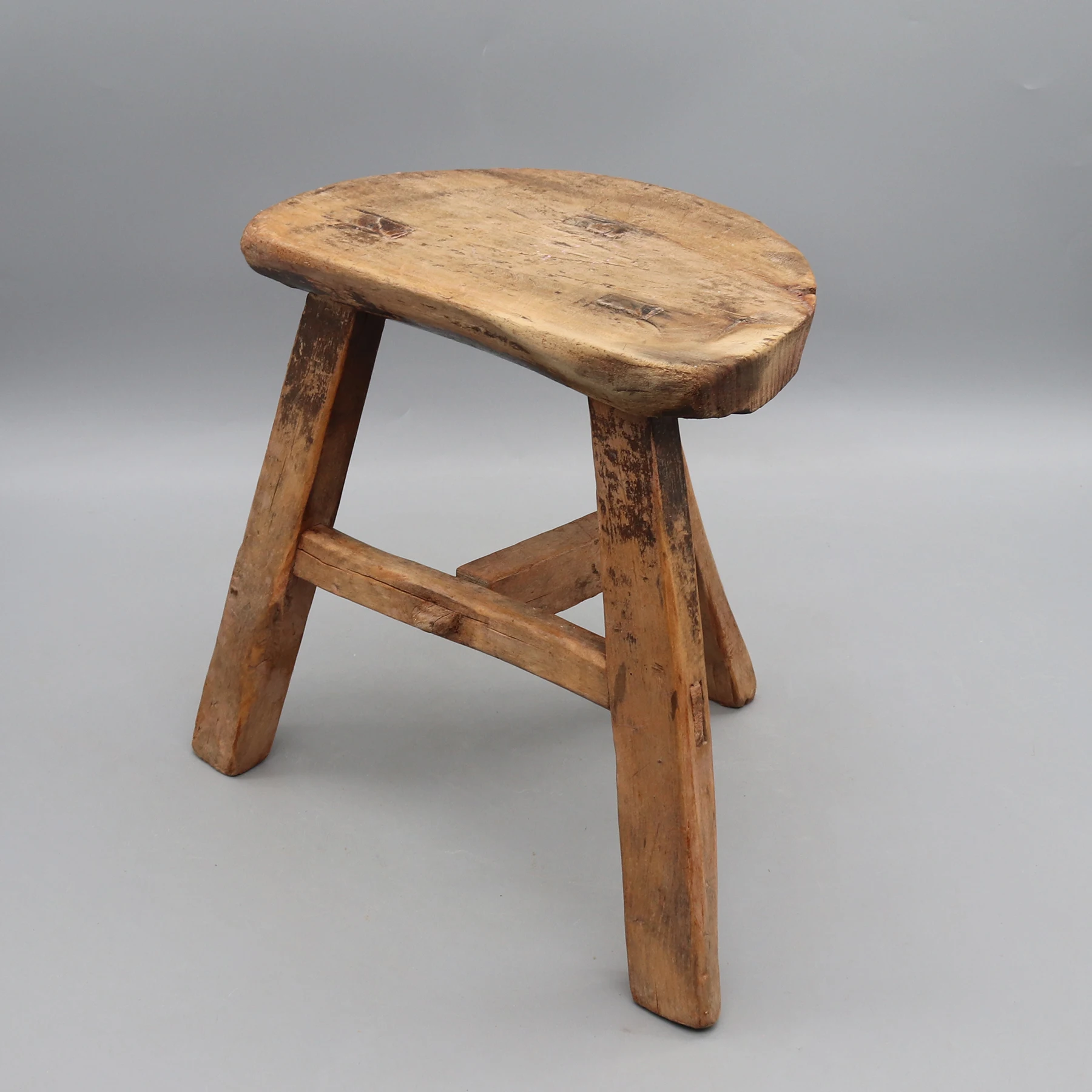 Полукруглый стул старый кухонный детский