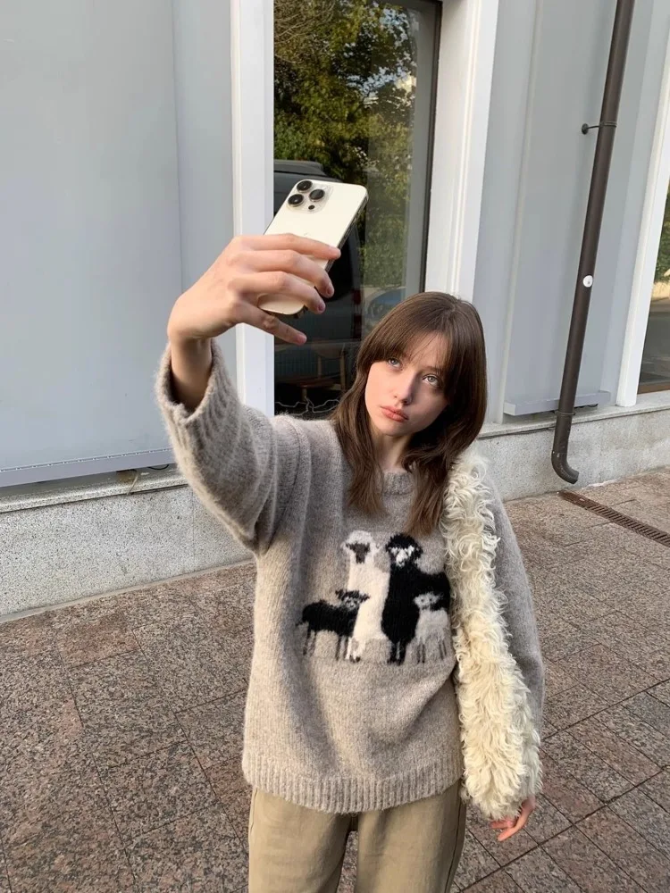 Свитер Женский вязаный эластичный с круглым вырезом и мультяшным принтом