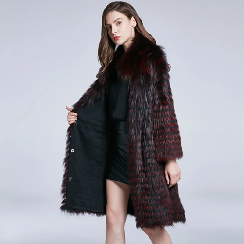 Разноцветное пальто с лисьим мехом