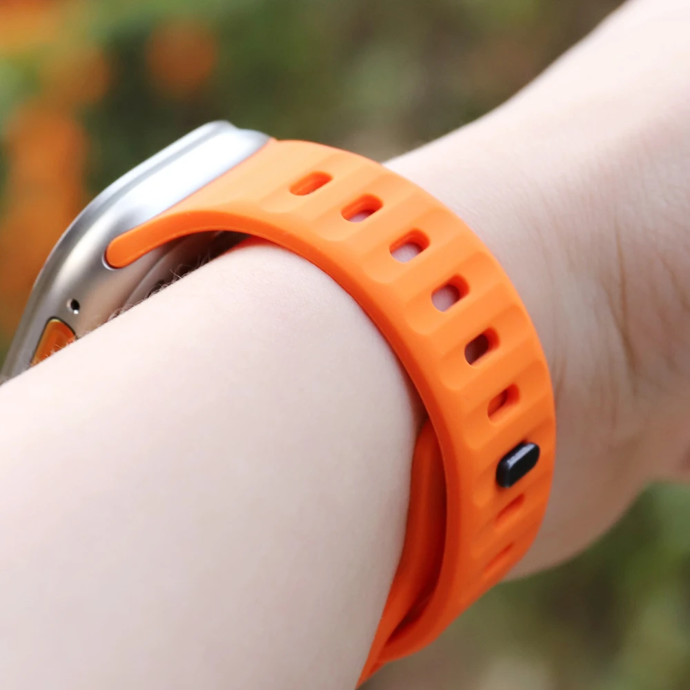 Silicone Band for Apple Watch Ultra Strap 49mm Sport Bracelet for iWatch 45mm 41mm 44mm 40mm 42mm 38mm Series 8 7 6 5 4 SE Band