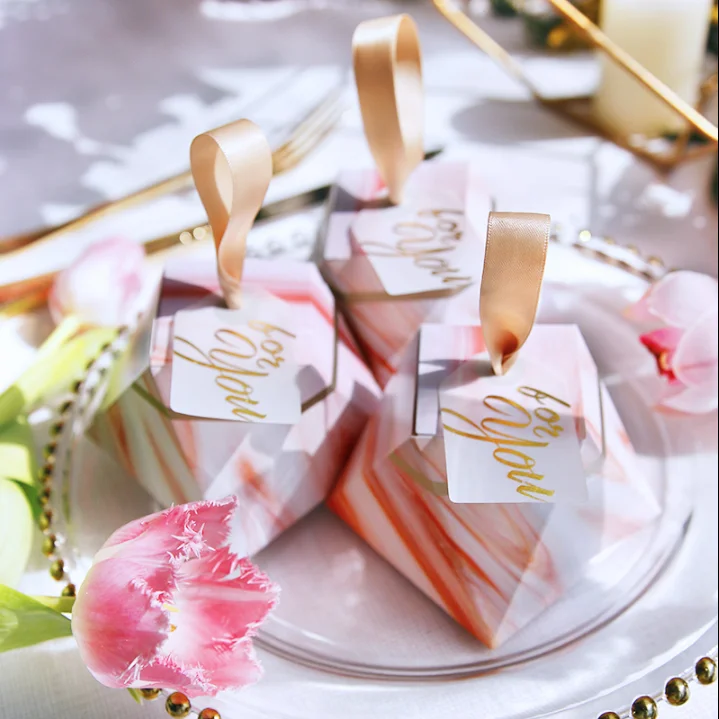

50pcs Creative Diamond Style Wedding Favors Candy Boxes Party Supplies Thanks Gift Chocolate Box With For you Tag
