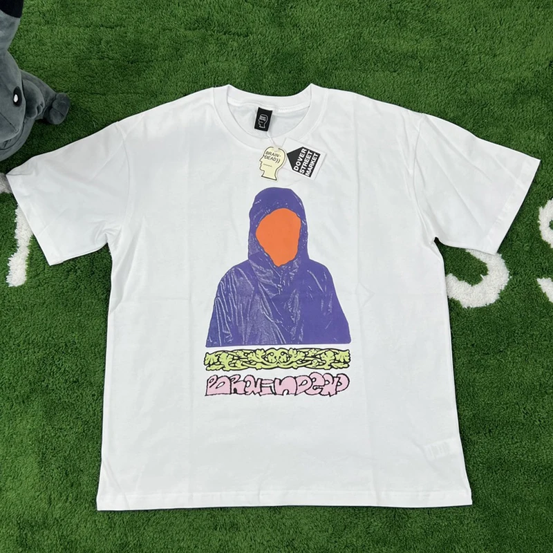 

Классическая черно-белая футболка с коротким рукавом и круглым вырезом