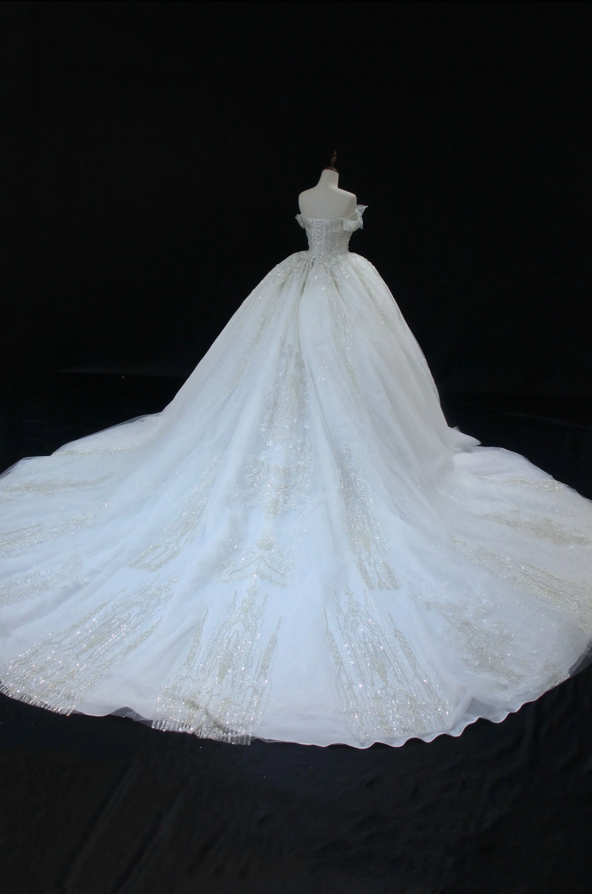 Рисунок 3 - Новейшее изящное свадебное платье