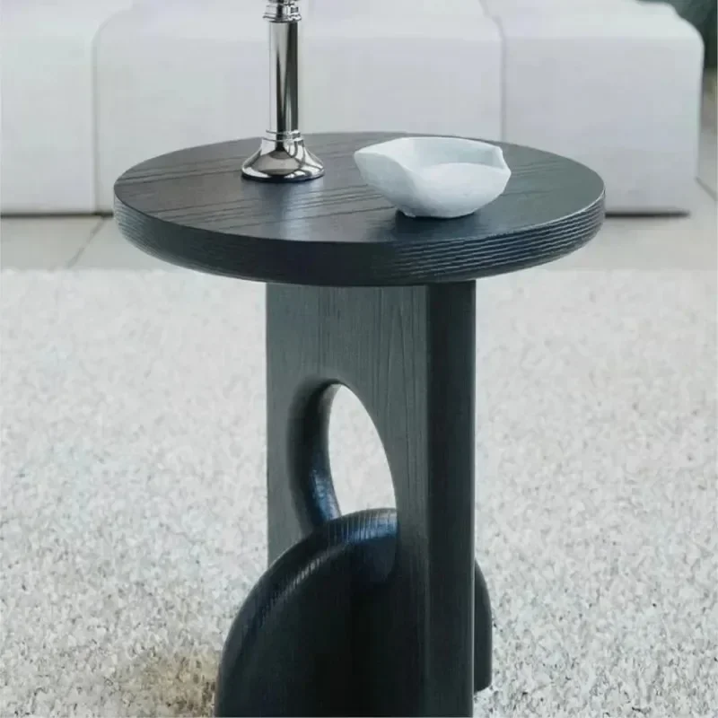 Деревянный скандинавский круглый стол в центре гостиной простая сторона легкий