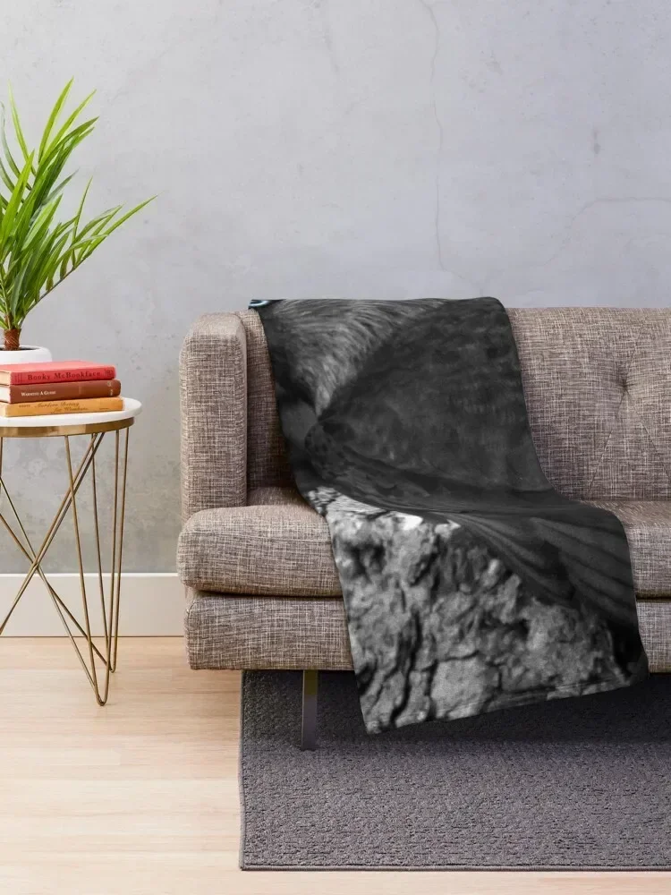 Черное одеяло в клетку из фланели