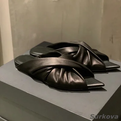 Summer New French Design Sense Pointed Toe Open-Toe Pleated Muller Shoes Women Street Wear Casual Flat Slippers Fashion Sandals