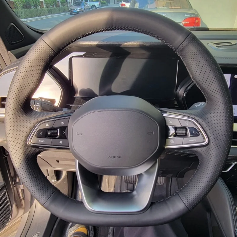 

Кожаный дышащий чехол для руля Geely Monjaro L Emgrand PREFACE Coolray ICOD