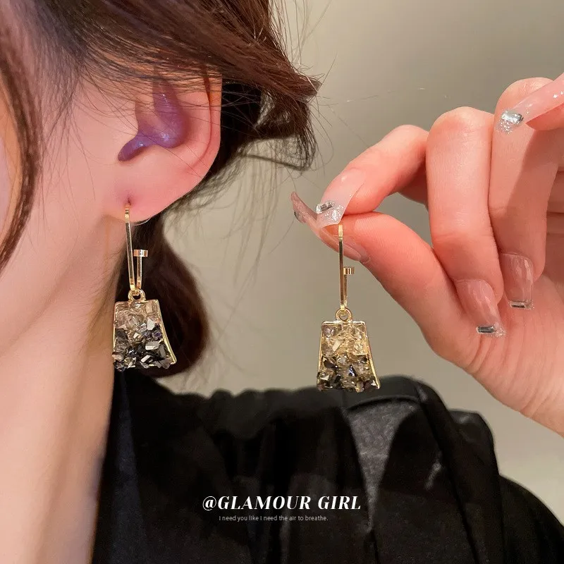 

Fashion Crystal Trapezoidal Earrings for Women Korean High-End Luxury Temperament Personality Earrings 2022 Women's Jewelry