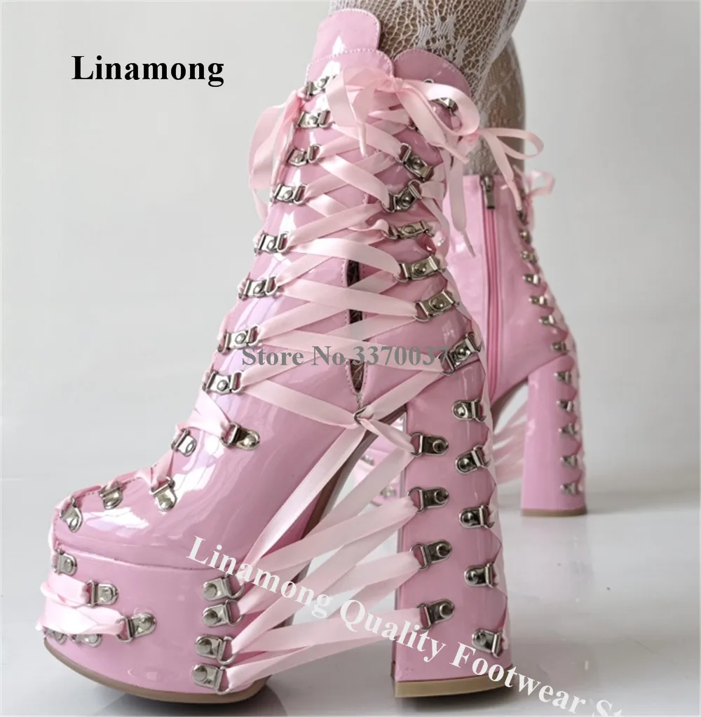 Фото Linamong очаровательные розовые короткие сапоги из лакированной кожи с пряжками на массивном каблуке, ботильоны на высокой платформе с круглым носком и кружевом крестом №1