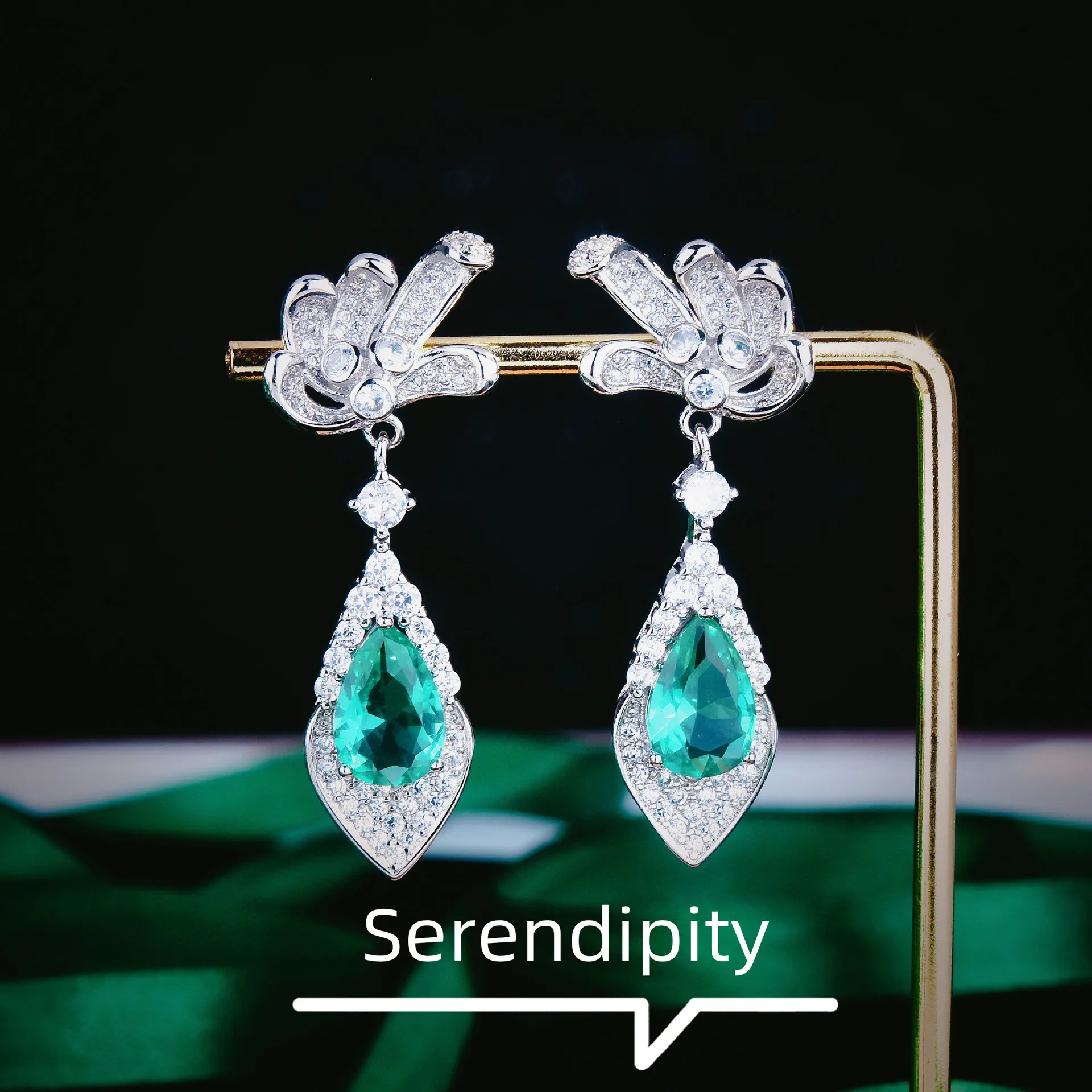 

Роскошная богемная новинка, большая яркость, Женская драгоценность в форме капли воды, грушевое озеро, голубое искусственное банкетное ювелирное изделие